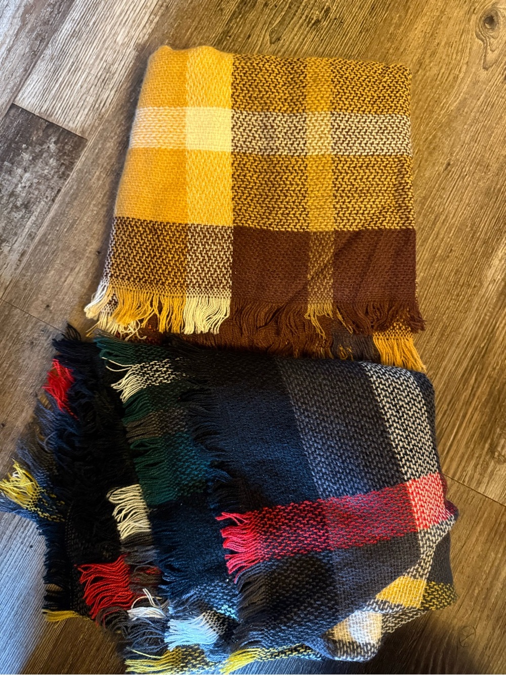 2 continuous loop scarves